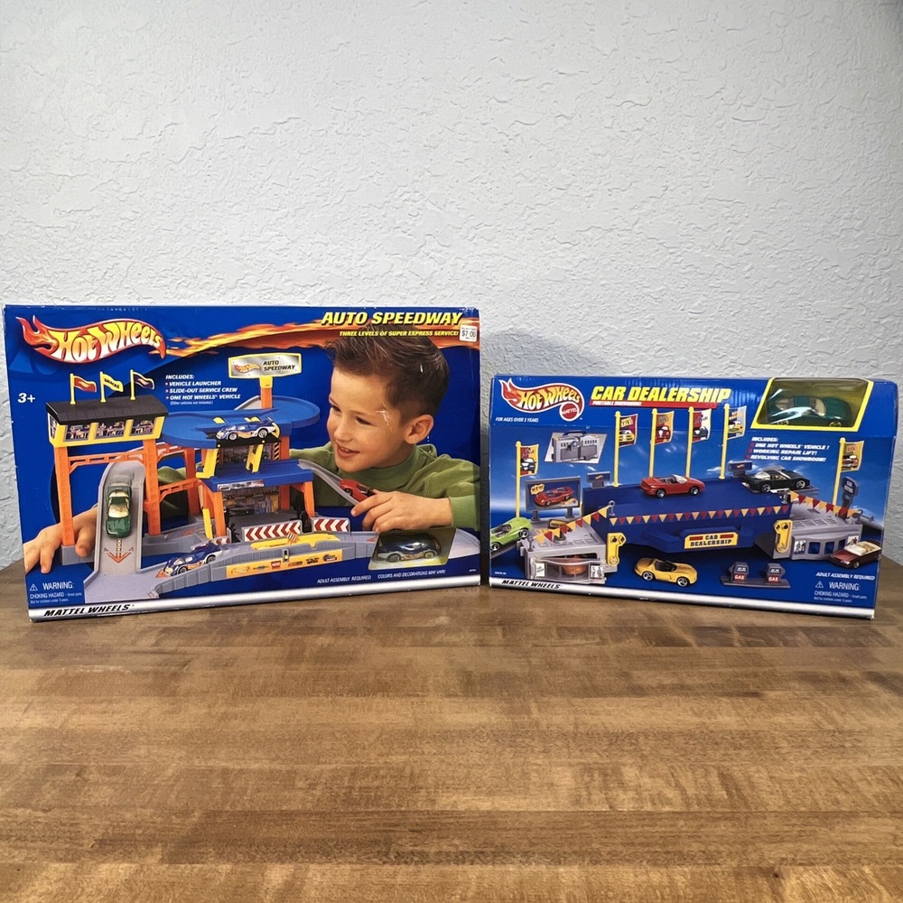 Vintage Hot Wheels Car Dealership Portable Showroom & Auto Speedway Lot NIB